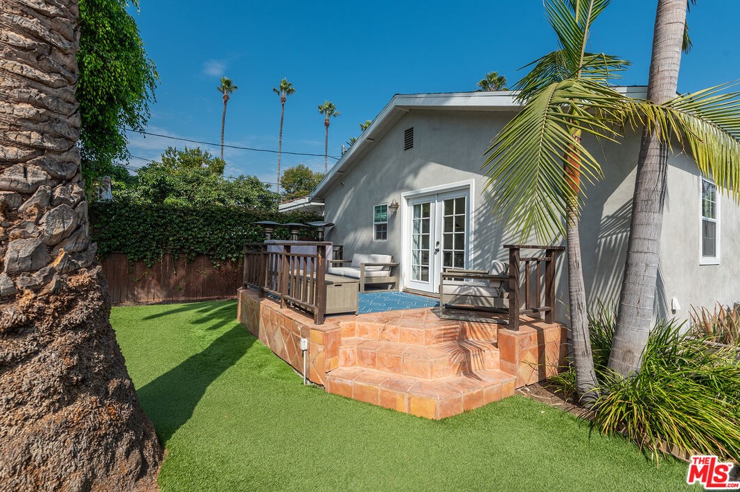 535 Harper Ave, Los Angeles CA  90048-2222 exterior