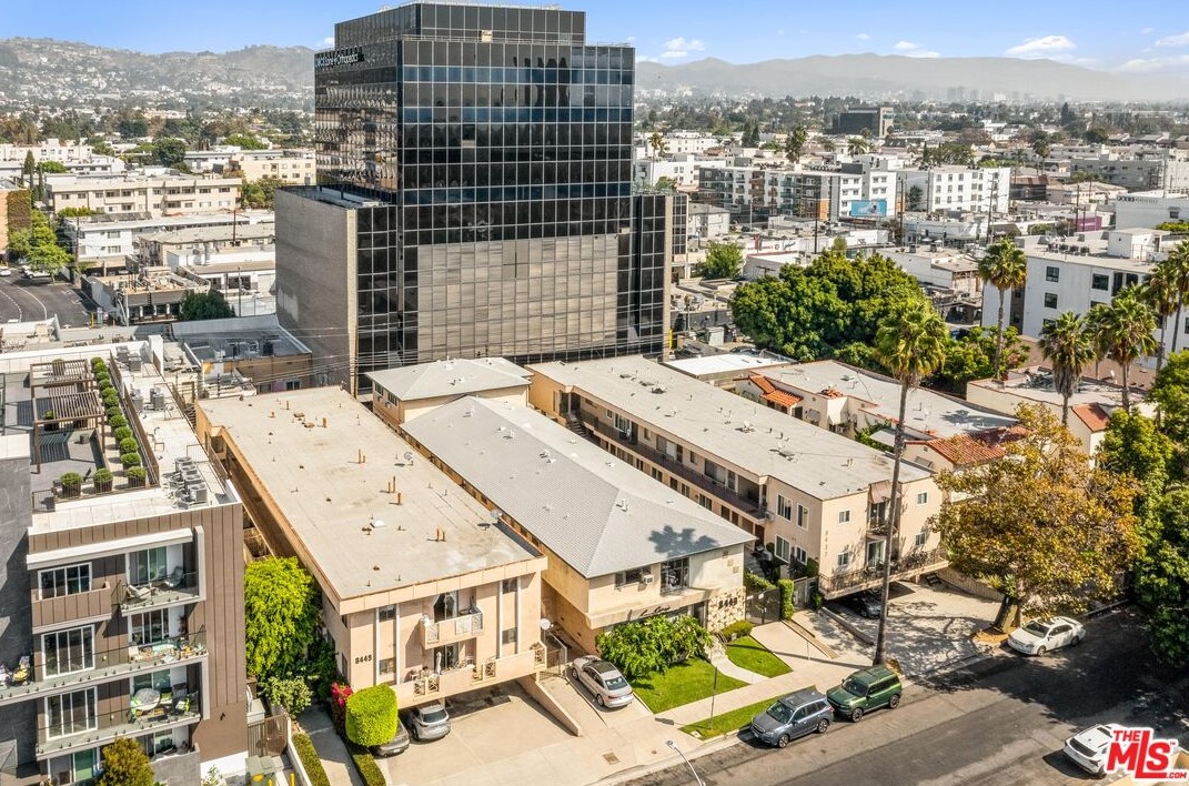 8443 Blackburn Ave, Los Angeles CA  90048-4218 exterior