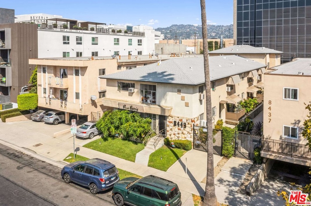 8443 Blackburn Ave, Los Angeles CA  90048-4218 exterior