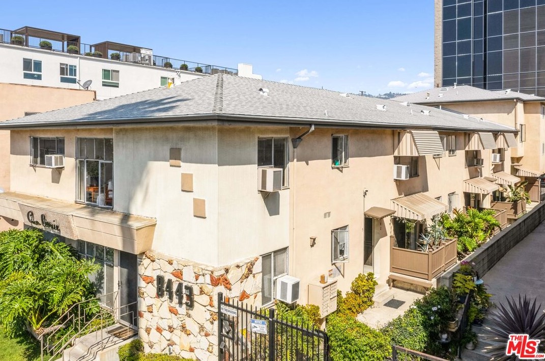 8443 Blackburn Ave, Los Angeles CA  90048-4218 exterior