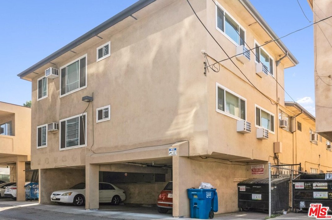 8443 Blackburn Ave, Los Angeles CA  90048-4218 exterior