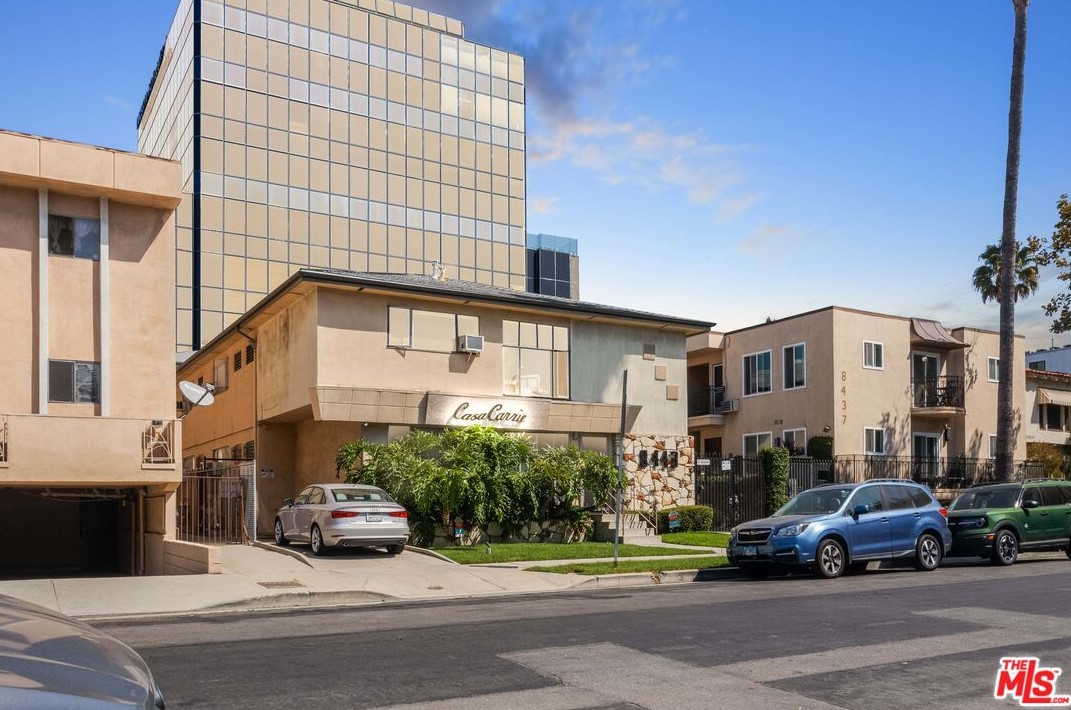 8443 Blackburn Ave, Los Angeles CA  90048-4218 exterior
