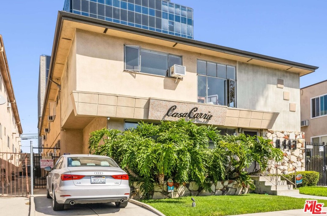 8443 Blackburn Ave, Los Angeles CA  90048-4218 exterior