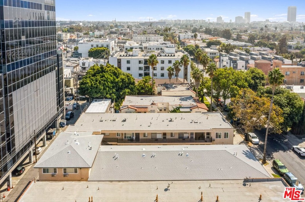 8443 Blackburn Ave, Los Angeles CA  90048-4218 exterior