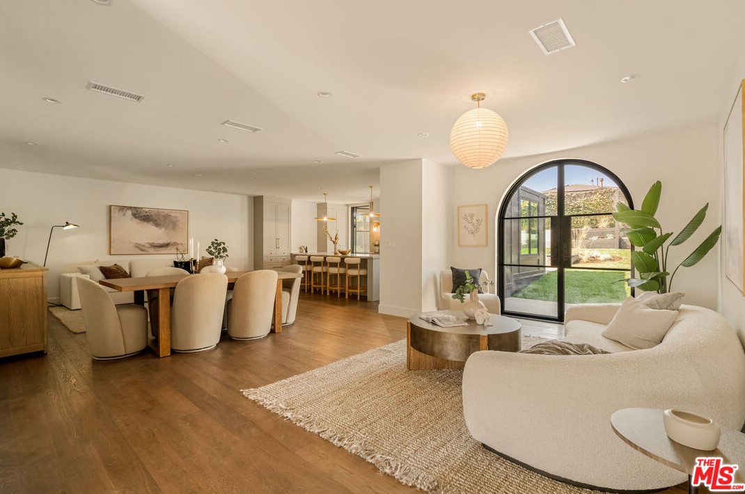 4821 Keniston Ave, Los Angeles CA  90043-3711 exterior