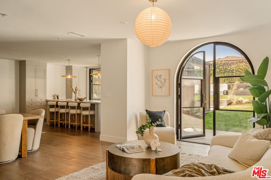 4821 Keniston Ave, Los Angeles CA  90043-3711 exterior