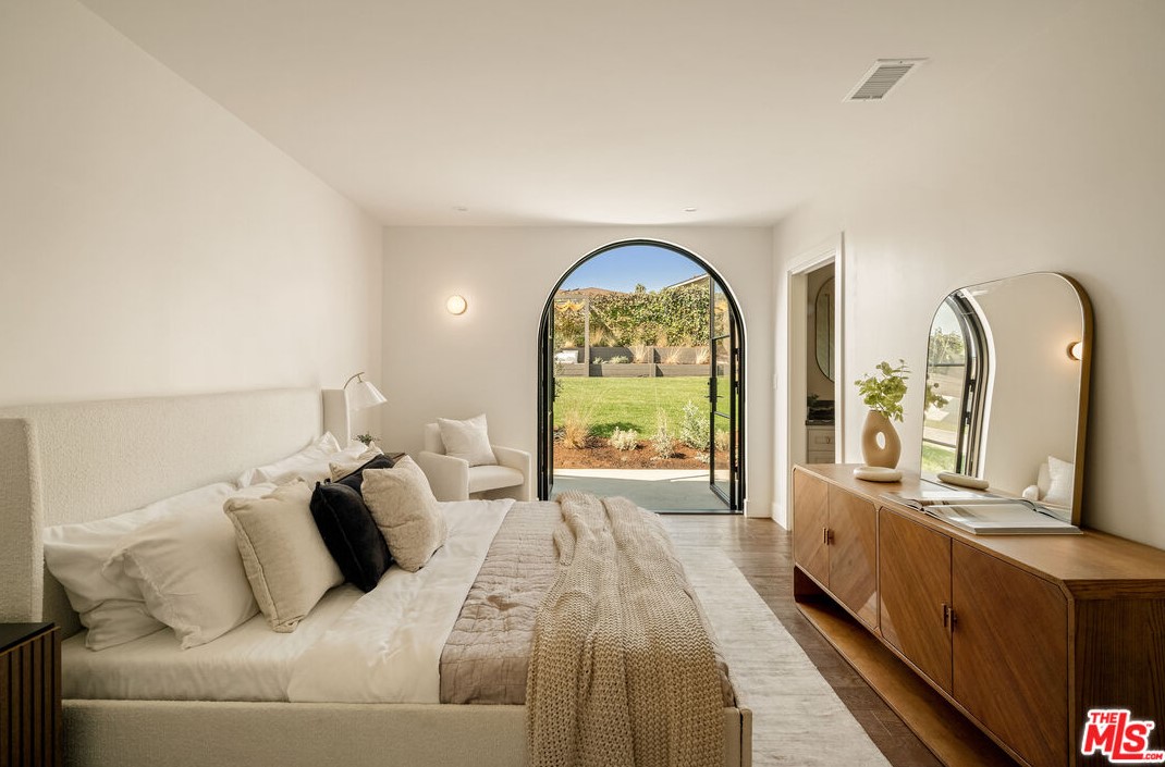 4821 Keniston Ave, Los Angeles CA  90043-3711 exterior