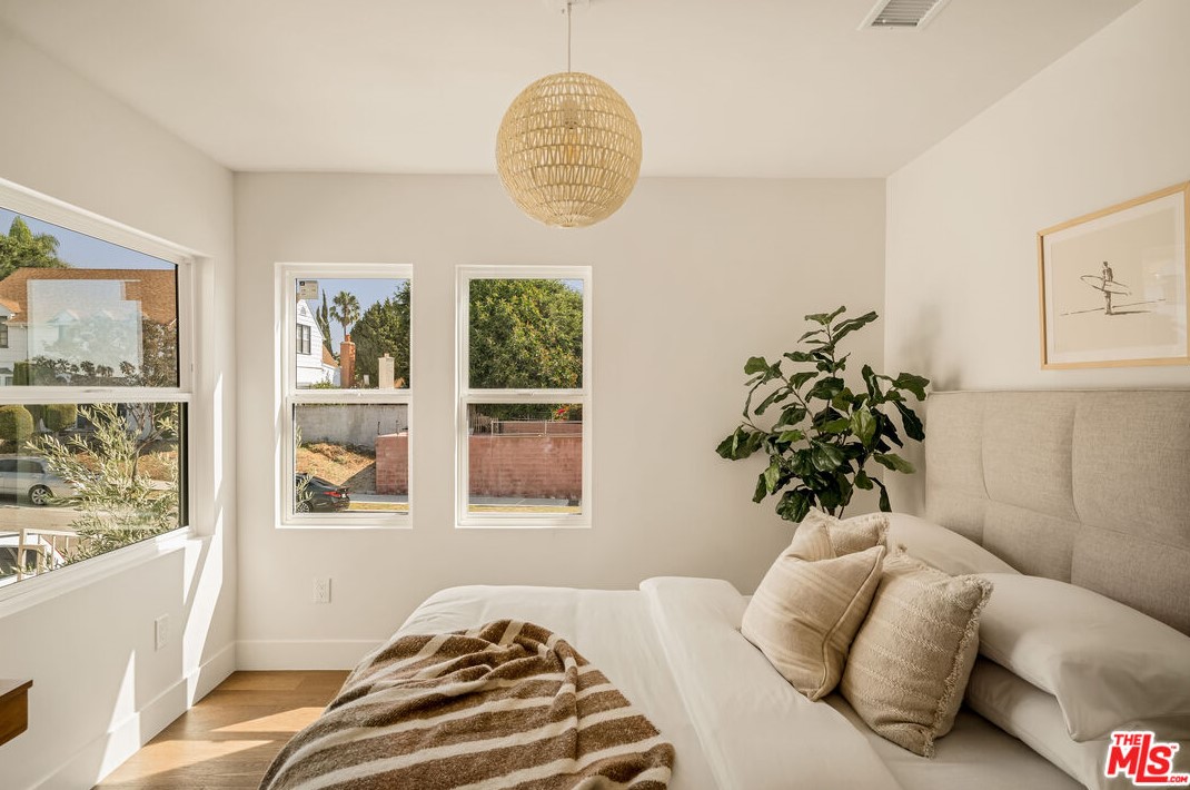 4821 Keniston Ave, Los Angeles CA  90043-3711 exterior