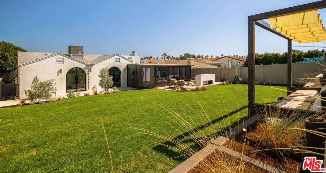 4821 Keniston Ave, Los Angeles CA  90043-3711 exterior
