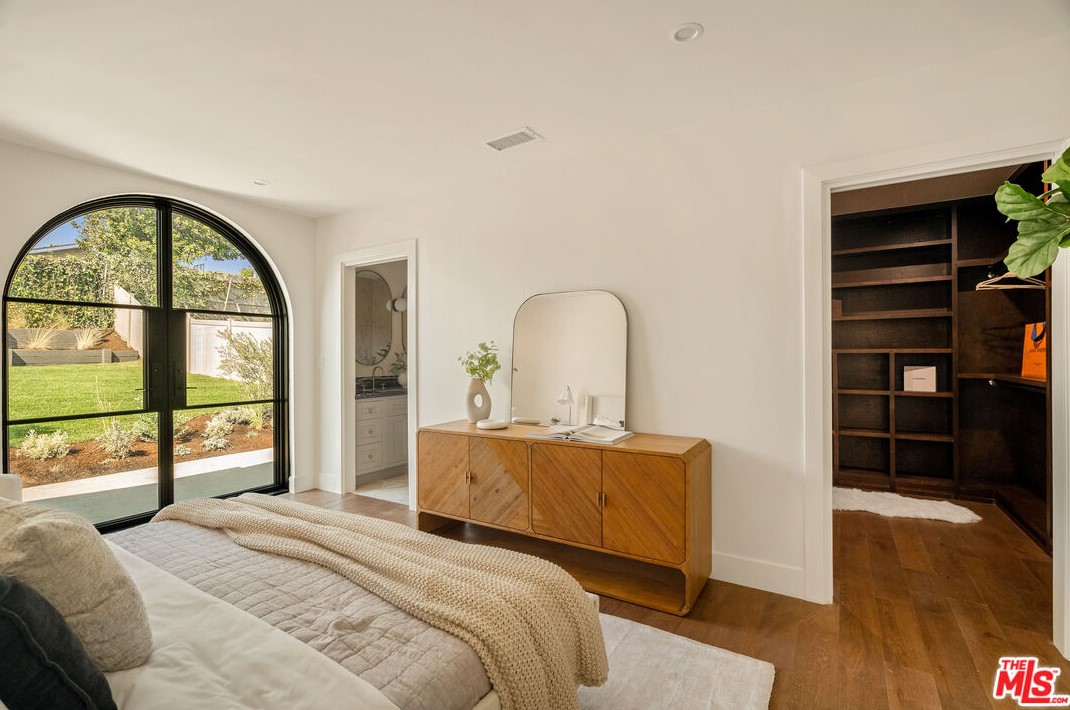 4821 Keniston Ave, Los Angeles CA  90043-3711 exterior