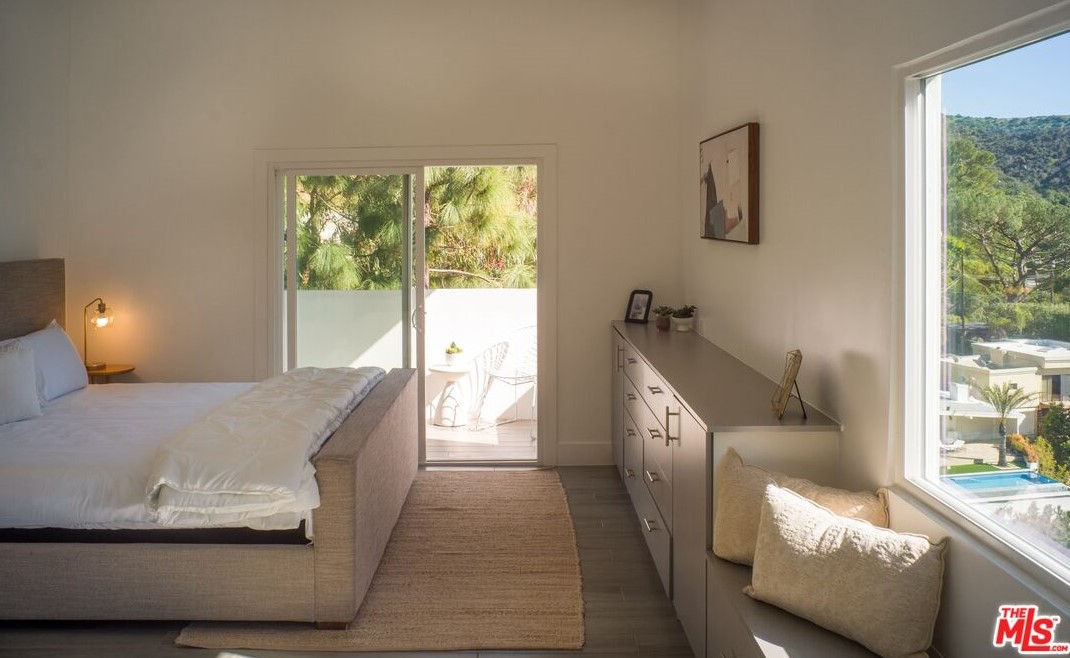 10078 Westwanda Dr, Beverly Hills CA  90210-1429 exterior