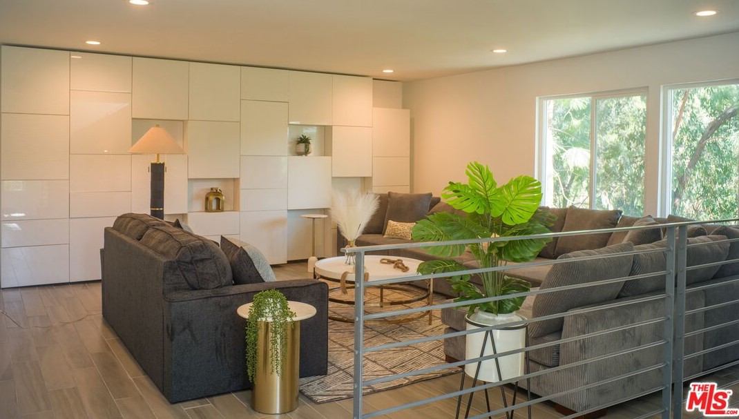 10078 Westwanda Dr, Beverly Hills CA  90210-1429 exterior
