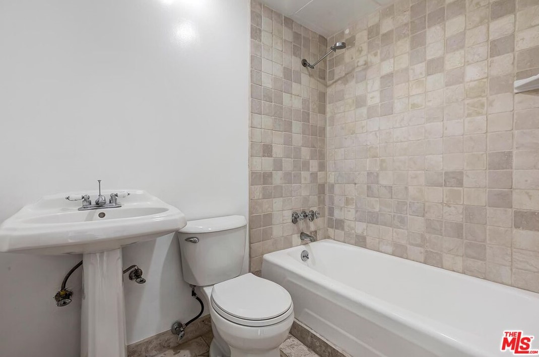 10501 Wilshire Blvd, Los Angeles CA  90024-6302 exterior