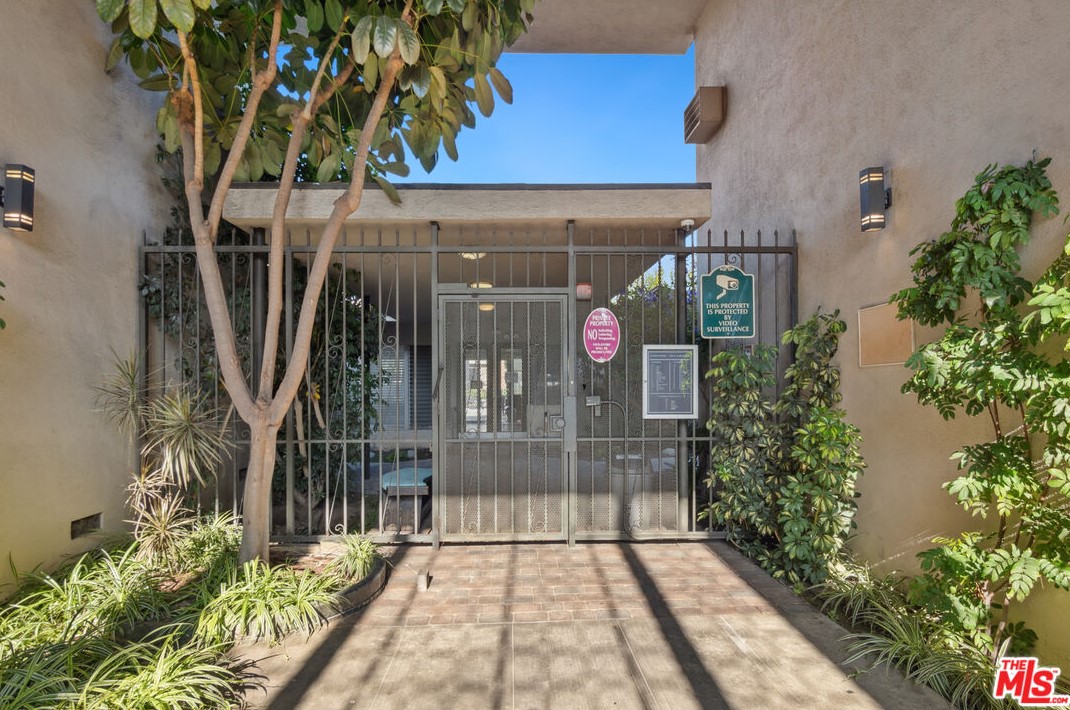 3166 Sepulveda Blvd, Los Angeles CA  90034-4222 exterior