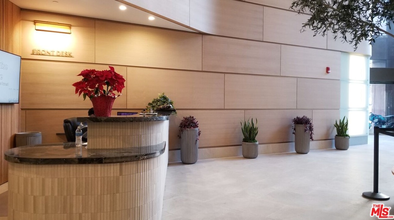 1100 Wilshire Blvd, Los Angeles CA  90017-1904 exterior