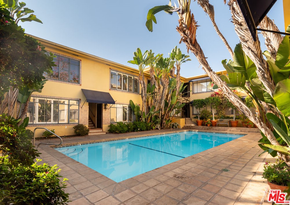 1615 Laurel Ave, Los Angeles CA  90046-2567 exterior