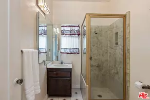 1966 N Van Ness Ave, Los Angeles, CA 90068 - Photo 39