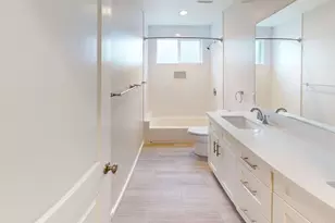 15031 Hartland St, Van Nuys, CA 91405 - Photo 11