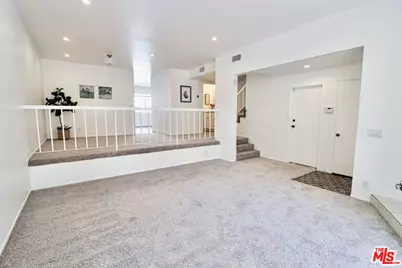 17132 Palisades Cir, Pacific Palisades, CA 90272 - Photo 3