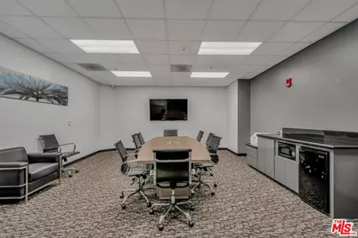 1100 Wilshire Blvd #2207, Los Angeles, CA 90017 - Photo 31