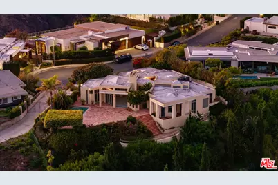 1058 Vista Grande Dr, Pacific Palisades, CA 90272 - Photo 59