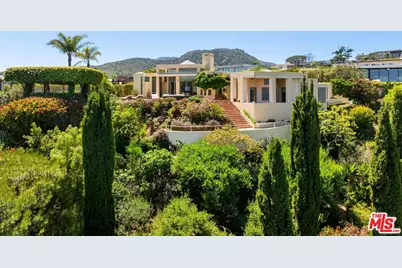 1058 Vista Grande Dr, Pacific Palisades, CA 90272 - Photo 55