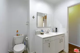 741 S Hobart Blvd, Los Angeles, CA 90005 - Photo 31