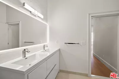 215 Windward Ave, Venice, CA 90291 - Photo 31