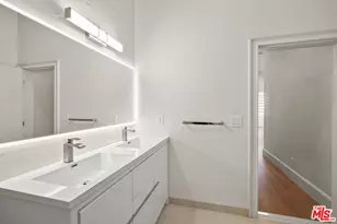 215 Windward Ave, Venice, CA 90291 - Photo 31