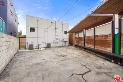 215 Windward Ave, Venice, CA 90291 - Photo 35