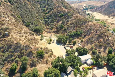 28520 Roosevelt Ave, Val Verde, CA 91384 - Photo 21