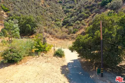 28520 Roosevelt Ave, Val Verde, CA 91384 - Photo 3