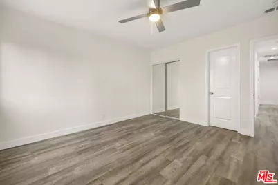 10950 S Hoover St, Los Angeles, CA 90044 - Photo 15