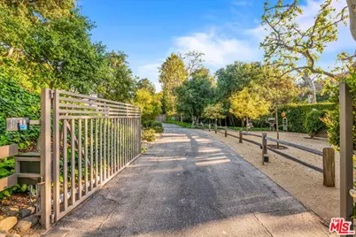 2000 Mandeville Canyon Rd, Los Angeles, CA 90049 - Photo 1