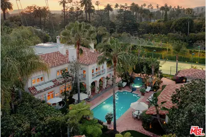 812 N Bedford Dr, Beverly Hills, CA 90210 - Photo 1