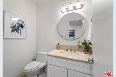 1247 N Bundy Dr, Los Angeles, CA 90049 - Photo 15