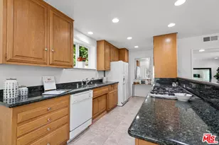 1247 N Bundy Dr, Los Angeles, CA 90049 - Photo 11