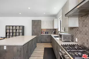 4724 N Village Ct Ln, Valley Village, CA 91607 - Photo 3