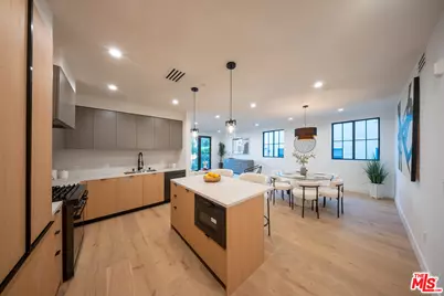 10352 Riverside Dr #103, Toluca Lake, CA 91602 - Photo 3