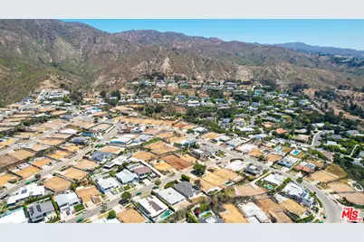 18128 Kingsport Dr, Malibu, CA 90265 - Photo 23