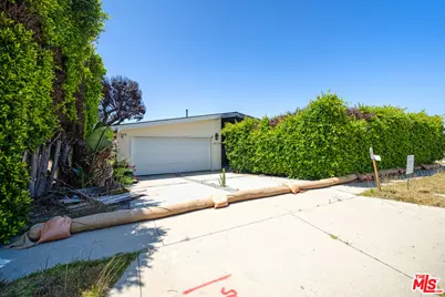 18128 Kingsport Dr, Malibu, CA 90265 - Photo 25
