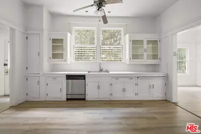 1685 S Victoria Ave, Los Angeles, CA 90019 - Photo 15