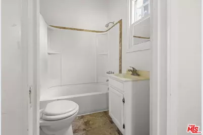 1685 S Victoria Ave, Los Angeles, CA 90019 - Photo 37