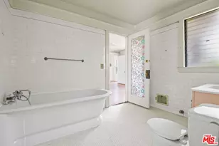 1685 S Victoria Ave, Los Angeles, CA 90019 - Photo 27