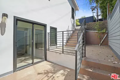6002 Graciosa Dr, Los Angeles, CA 90068 - Photo 13