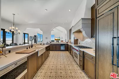 9785 Deer Creek Rd, Malibu, CA 90265 - Photo 19