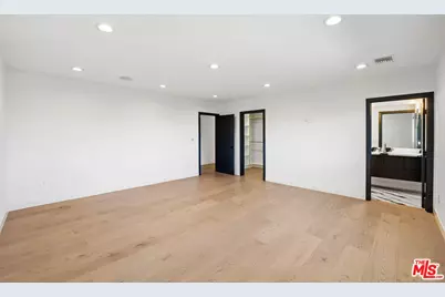 19536 Wells Dr, Tarzana, CA 91356 - Photo 47