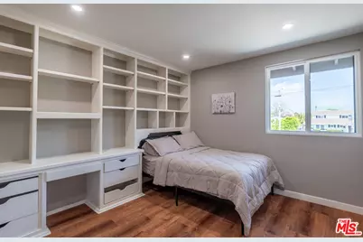 20454 W Strathern St, Winnetka, CA 91306 - Photo 21