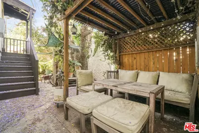 2420 N Beachwood Dr, Los Angeles, CA 90068 - Photo 17