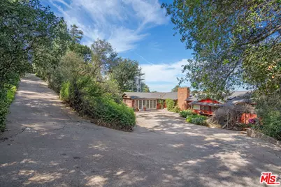 15739 Mulholland Pl, Los Angeles, CA 90049 - Photo 3